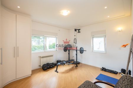 45_photo/94dce04dd5.e8a0ff3923ec2af0-ATLAS-61405bff-9b8c-4f6b-a992-57d1c9ccfef3.jpg de casa à venda com 3 quartos, 250m² em Santa Felicidade, Curitiba