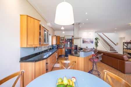 22_photo/94dce04dd5.e8a0ff3923ec2af0-ATLAS-d15209d4-4d6e-43ef-b689-ef2afdccbefb.jpg de casa à venda com 3 quartos, 250m² em Santa Felicidade, Curitiba