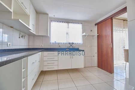 6_photo/94dce04e1f.41d999924f8b3a2a-ATLAS-3dd50f98-9982-44b1-bbd1-4bd87a668c06.jpg de casa à venda com 3 quartos, 194m² em Santa Felicidade, Curitiba