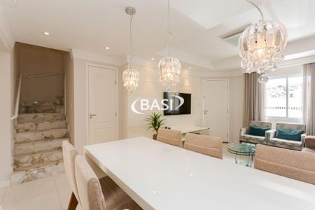 12_photo/94dce04fdf.5a3aa859b6edbdf9-ATLAS-dac78cd1-fd81-4a52-8ec1-b006d8acf0c2.jpg de casa à venda com 3 quartos, 150m² em Santa Felicidade, Curitiba