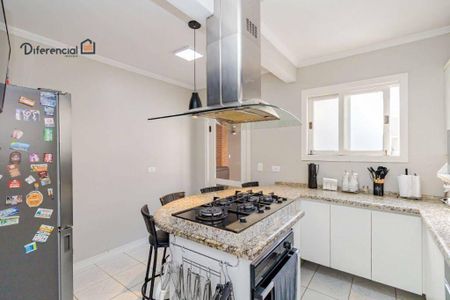 9_photo/94dce05399.7d44486df2fbe63f-ATLAS-8a1b96af-b427-464f-8d19-9c99b0a4da90.jpg de casa à venda com 3 quartos, 370m² em Santa Felicidade, Curitiba