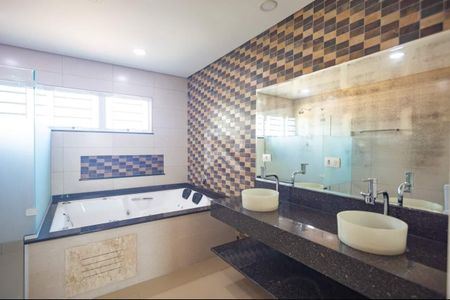 9_photo/94dce05791.50dcffd0bfa00027-ATLAS-ba6cf2e9-bee9-4da7-b94e-b8c3b85f86b7.jpg de casa à venda com 6 quartos, 375m² em Santa Felicidade, Curitiba