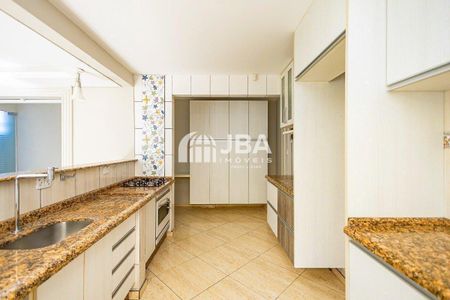 10_photo/94dce05b63.e738d36af66b1888-ATLAS-9a4de6ee-b96b-47b2-bbaa-fe66f76df9cf.jpg de casa à venda com 4 quartos, 215m² em Santa Felicidade, Curitiba