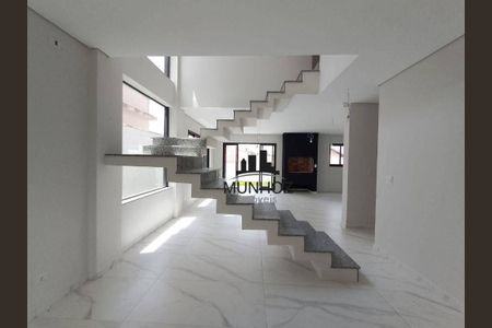 3_photo/94dce05d0b.fcf08c3f36c196bb-ATLAS-18254765-0e36-4c57-92aa-abe7625e9946.jpg de casa à venda com 3 quartos, 211m² em Santa Felicidade, Curitiba