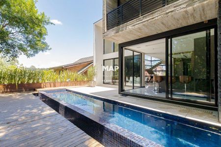 12_photo/94dce0e32f.f80db5b69226ee23-ATLAS-a7deba79-6a52-4aca-b354-eeeffb9a9cab.jpg de casa de condomínio à venda com 3 quartos, 551m² em Pilarzinho, Curitiba