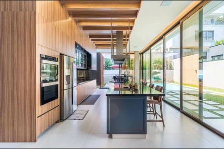 14_photo/94dce10a9d.ceff8192393c33de-ATLAS-fab0c4e7-17df-410d-94ad-484067f4ad8b.jpg de casa à venda com 4 quartos, 428m² em Santa Felicidade, Curitiba