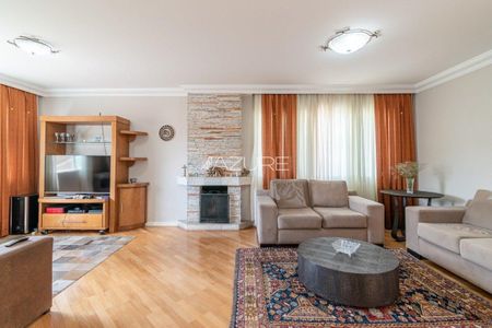 11_photo/94dce10adb.b8a9f91cb517b5ed-ATLAS-6e957ca3-794c-4f4f-b1b1-ef2c3e315882.jpg de casa à venda com 4 quartos, 265m² em Santa Felicidade, Curitiba