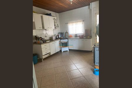 10_photo/94dce10ee5.b88c9f23dde11cca-ATLAS-2d74e25a-334b-4aad-a479-f0cc2f8efcb9.jpg de casa à venda com 4 quartos, 205m² em Santa Felicidade, Curitiba