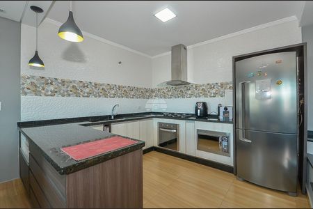 6_photo/94dce1286f.59b9fa3339c8dcb8-ATLAS-c802a5f8-25e1-4a59-a446-b972717d0c78.jpg de casa à venda com 4 quartos, 270m² em Pilarzinho, Curitiba