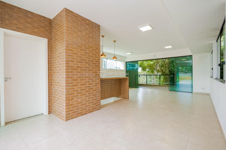 33_photo/94dce12b8d.b580468c48903c2c-ATLAS-39aa1cdf-8b1d-439d-bea6-466e3c7e7f12.jpg de casa à venda com 3 quartos, 166m² em Pilarzinho, Curitiba