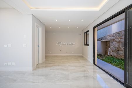 4_photo/94dce12b8d.b580468c48903c2c-ATLAS-8b18ae0c-4e1c-4b85-9fc5-a4c9ff8993cd.jpg de casa à venda com 3 quartos, 166m² em Pilarzinho, Curitiba