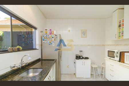 10_photo/94dce12fa9.f279df7ab7105e24-ATLAS-a8c4dfdb-ff5b-456c-a398-adade729ef37.jpg de casa à venda com 4 quartos, 270m² em Pilarzinho, Curitiba