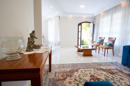 6_photo/94dce130d9.7954feb32d1ae247-ATLAS-83daf2d3-6fb7-42b4-a8bf-4aace9345d37.jpg de casa à venda com 4 quartos, 313m² em Pilarzinho, Curitiba