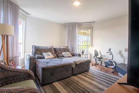 7_photo/94dce130d9.7954feb32d1ae247-ATLAS-9df2b3a5-1761-4eb2-b120-87939e28b9d0.jpg de casa à venda com 4 quartos, 313m² em Pilarzinho, Curitiba