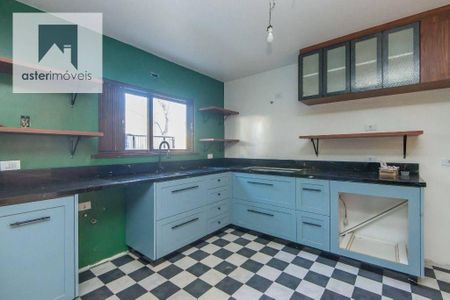 3_photo/94dce1341b.a944a7ef88bd55c6-ATLAS-ee0d15fe-63e4-46b5-892b-230f192fade1.jpg de casa à venda com 3 quartos, 273m² em Pilarzinho, Curitiba