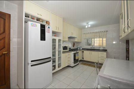 4_photo/94dce135d9.3e3a58d379fce570-ATLAS-6ff477b9-7736-4062-baf6-384e8d9fff01.jpg de casa à venda com 3 quartos, 215m² em Pilarzinho, Curitiba