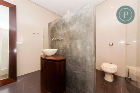 3_photo/94dce13f31.15a3ad828de22904-ATLAS-26f94e42-9aa2-4e49-bea1-bfbbdc4c3ffb.jpg de casa para alugar com 1 quarto, 191m² em Vista Alegre, Curitiba