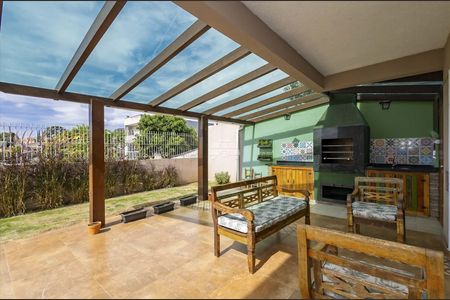 8_photo/94dce13f6d.97484f792a469e2d-ATLAS-a81bddf2-1c3f-40cd-98fb-14b81fb820c8.jpg de casa à venda com 4 quartos, 310m² em Vista Alegre, Curitiba