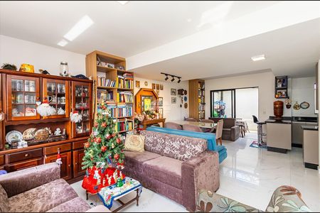 5_photo/94dce13f77.c179c9b7603fa8b1-ATLAS-e9f72633-e476-4acd-945a-9cd620f1e47d.jpg de casa à venda com 3 quartos, 170m² em Vista Alegre, Curitiba