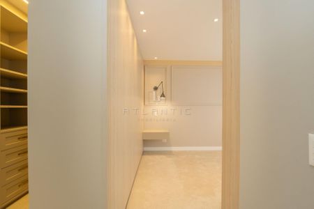 48_photo/94dce14123.43702d55e2e76f22-ATLAS-817eeb36-b2a8-4530-a3c0-cccbfa962ffe.jpg de casa à venda com 3 quartos, 235m² em Vista Alegre, Curitiba