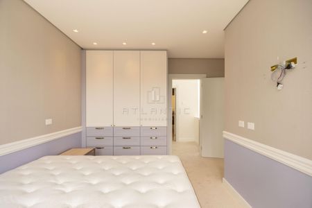 37_photo/94dce14123.43702d55e2e76f22-ATLAS-9ea77bc6-056a-46eb-aaf5-af59894bd53b.jpg de casa à venda com 3 quartos, 235m² em Vista Alegre, Curitiba