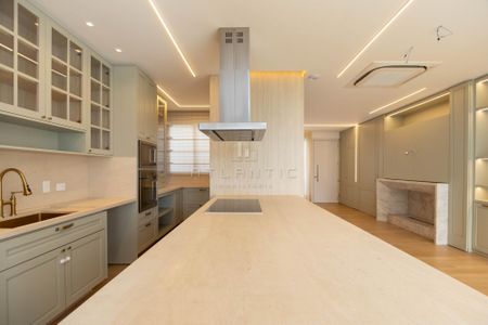 26_photo/94dce14123.43702d55e2e76f22-ATLAS-b90c8f3a-3479-4956-9611-68c2a32a9a39.jpg de casa à venda com 3 quartos, 235m² em Vista Alegre, Curitiba