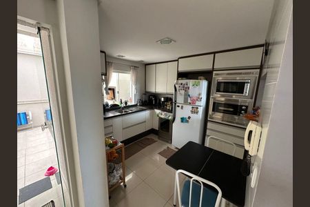 8_photo/94dce14371.98b2df3b8d936f6f-ATLAS-4b2b8815-3c04-4fdc-b0af-9f76196bd42f.jpg de casa à venda com 4 quartos, 180m² em Vista Alegre, Curitiba