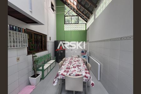 10_photo/94dce14b4f.d178c74dd5507b20-ATLAS-8a7efa8f-bda6-4ec5-a75e-22489a02d7d5.jpg de casa à venda com 3 quartos, 184m² em Pilarzinho, Curitiba