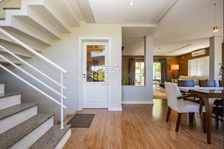 6_photo/94dce14b89.09000a4fa51e2841-ATLAS-c9abc8bd-696a-4fdb-9d82-d2e042cbd61b.jpg de casa à venda com 4 quartos, 275m² em Vista Alegre, Curitiba