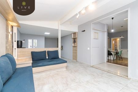 5_photo/94dce14c91.2a17df7df6ae08cb-ATLAS-e84f2bd2-c5ce-4edb-b46e-4e5dfd1bc1bd.jpg de casa à venda com 5 quartos, 277m² em Vista Alegre, Curitiba