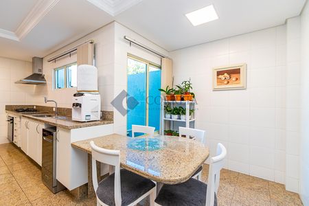 13_photo/94dce14d27.ab9d896be0e39e09-ATLAS-a79ae82d-a8d5-4dea-9b88-c17e84d13617.jpg de casa à venda com 5 quartos, 612m² em Vista Alegre, Curitiba