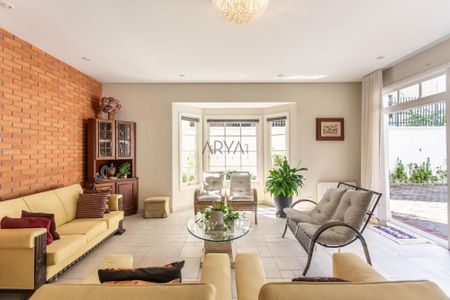 12_photo/94dce14ddd.9572e7b1eb576615-ATLAS-3fb42f78-ca4f-4275-be83-b3784d8b319d.jpg de casa à venda com 5 quartos, 717m² em Vista Alegre, Curitiba