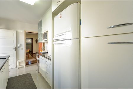 5_photo/94dce1516d.e17343cf5b702f60-ATLAS-09cd1ec4-e446-40d5-9f4e-e7b2ae34978b.jpg de casa à venda com 3 quartos, 290m² em Vista Alegre, Curitiba