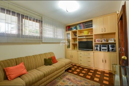 10_photo/94dce1516d.e17343cf5b702f60-ATLAS-4edf4f4f-e98a-444e-90e6-12d423e28a6c.jpg de casa à venda com 3 quartos, 290m² em Vista Alegre, Curitiba