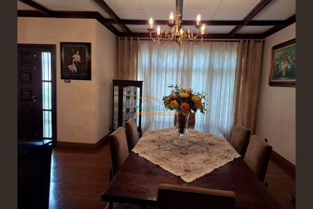 6_photo/94dce151bf.9c27ff06134c7db2-ATLAS-7680dec1-532b-4ecb-b862-35a2b0251a4f.jpg de casa à venda com 4 quartos, 300m² em Vista Alegre, Curitiba