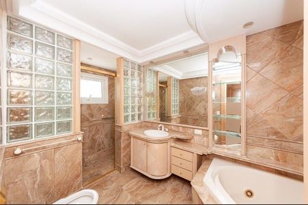 48_photo/94dce153e7.0f81dd1a9a4f6ffb-ATLAS-84e6ad21-9e51-4743-a486-af34b52d22fb.jpg de casa para alugar com 4 quartos, 1067m² em Vista Alegre, Curitiba