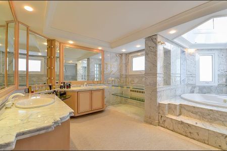 20_photo/94dce153e7.ceff8192393c33de-ATLAS-db8981c0-cfb9-48d8-a3f0-ea3f9c586de5.jpg de casa à venda com 4 quartos, 1067m² em Vista Alegre, Curitiba