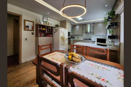 10_photo/94dce15495.b88c9f23dde11cca-ATLAS-129c6cd2-bc76-42ec-8f95-e70bb0de9e03.jpg de casa à venda com 4 quartos, 388m² em Vista Alegre, Curitiba