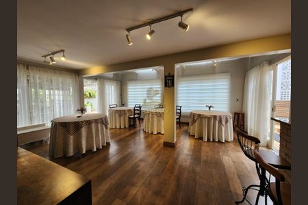 1_photo/94dce15495.b88c9f23dde11cca-ATLAS-7cc5e168-efda-4ffb-b5cf-6d2d30449e9e.jpg de casa à venda com 4 quartos, 388m² em Vista Alegre, Curitiba