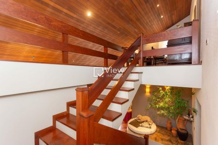 8_photo/94dce15495.f14d7a494a64fc38-ATLAS-53ec70e1-de11-4cdc-8b59-2a919dca7b2e.jpg de casa à venda com 4 quartos, 389m² em Vista Alegre, Curitiba