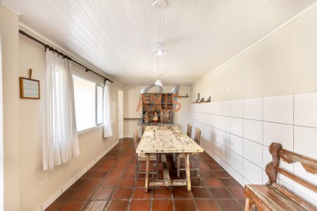 5_photo/94dce154bb.3b8db0d2a53e1086-ATLAS-3f0b8d3a-db5c-4693-9725-b4000e64c1bc.jpg de casa à venda com 3 quartos, 228m² em Mercês, Curitiba