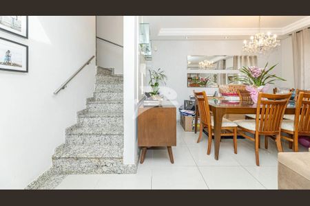 2_photo/94dce1550b.93663d0f54b81880-ATLAS-4c6e8c7c-fd1b-4ec3-bc67-259bb1b4e751.jpg de casa à venda com 3 quartos, 160m² em Centro Cívico, Curitiba