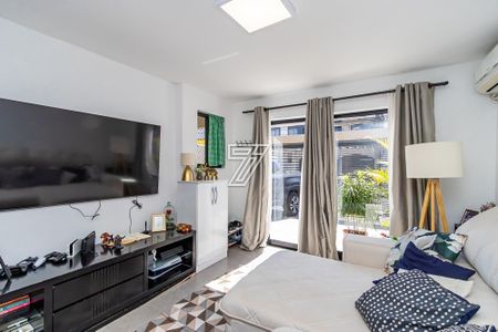 5_photo/94dce15595.3a5abbda3571eaa3-ATLAS-fac69d4a-e0fe-4835-8663-379e2ddef32c.jpg de casa à venda com 4 quartos, 115m² em São Francisco, Curitiba