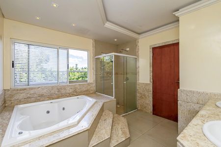 38_photo/94dce15813.a435f80499c70eae-ATLAS-26881ebf-e15f-4e2f-b38b-f81a2a80bc85.jpg de casa à venda com 4 quartos, 434m² em Mercês, Curitiba