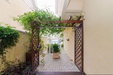 11_photo/94dce159f9.6c5c93e045adfc60-ATLAS-581291e5-f63e-4e63-8741-e00e04c62183.jpg de casa à venda com 3 quartos, 169m² em Vista Alegre, Curitiba