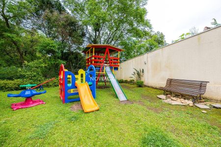 35_photo/94dce159f9.6c5c93e045adfc60-ATLAS-c7f1f9a6-26b0-4bb3-87b2-540a3d6cb0f9.jpg de casa à venda com 4 quartos, 169m² em Vista Alegre, Curitiba