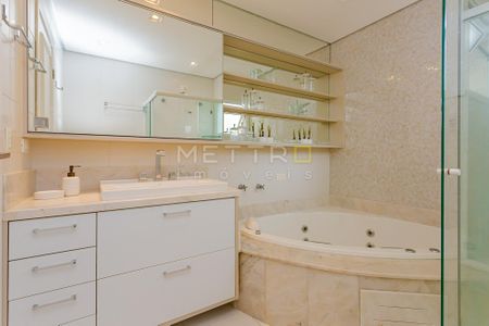 27_photo/94dce159f9.91b9b517b7ad47ef-ATLAS-e04f7f0d-ae52-422d-ba05-4b05ce7e8e7e.jpg de casa à venda com 3 quartos, 205m² em Vista Alegre, Curitiba