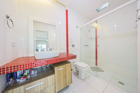 43_photo/94dce15a01.adbb37f92a381176-ATLAS-4a71013b-d2fd-404d-bbf8-5bda14d92e37.jpg de casa à venda com 4 quartos, 209m² em Vista Alegre, Curitiba