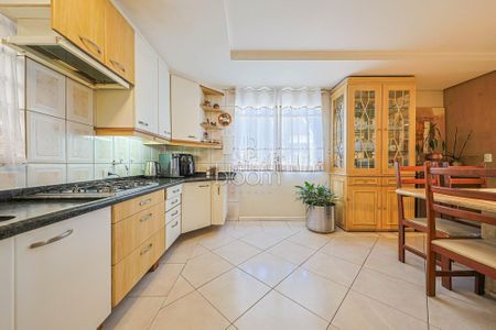 20_photo/94dce15a01.adbb37f92a381176-ATLAS-a1099c53-89e4-4e51-a44d-88b18f93e8b8.jpg de casa à venda com 4 quartos, 209m² em Vista Alegre, Curitiba