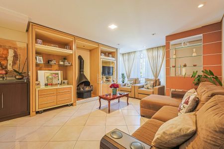 12_photo/94dce15a01.adbb37f92a381176-ATLAS-a1de2e4d-51b4-4865-aeb7-40bfd0d4f485.jpg de casa à venda com 4 quartos, 209m² em Vista Alegre, Curitiba